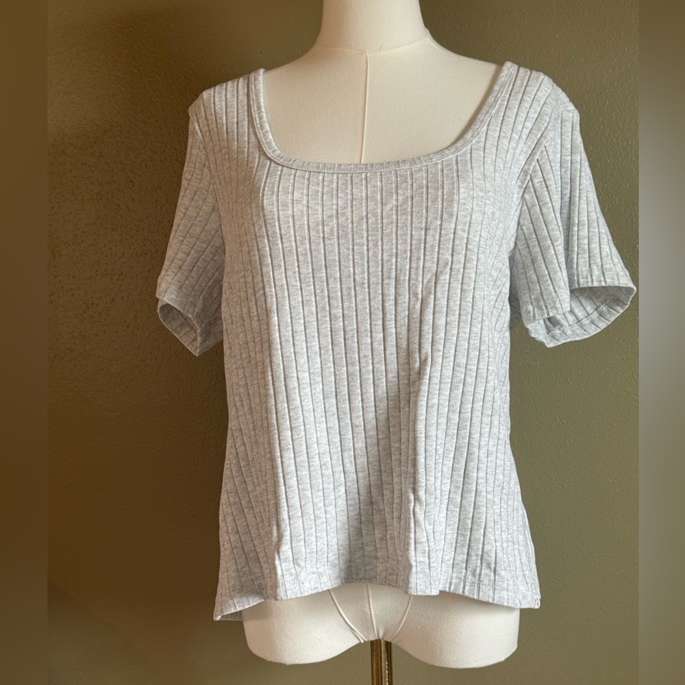 Old Navy Light Gray Ribbed Scoop Neck Short Sleeve Top